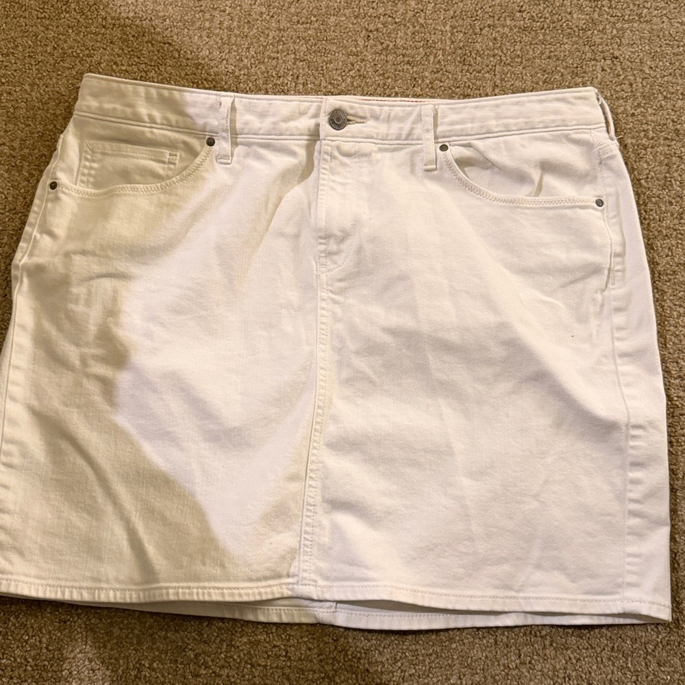Eddie Bauer White Women's Jean skort with ivory Stitch Detail